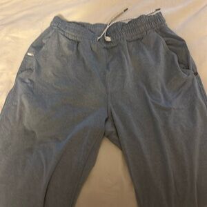 Vuori Heather Grey (medium grey) Ponte Pant Men’s Small. NWOT.